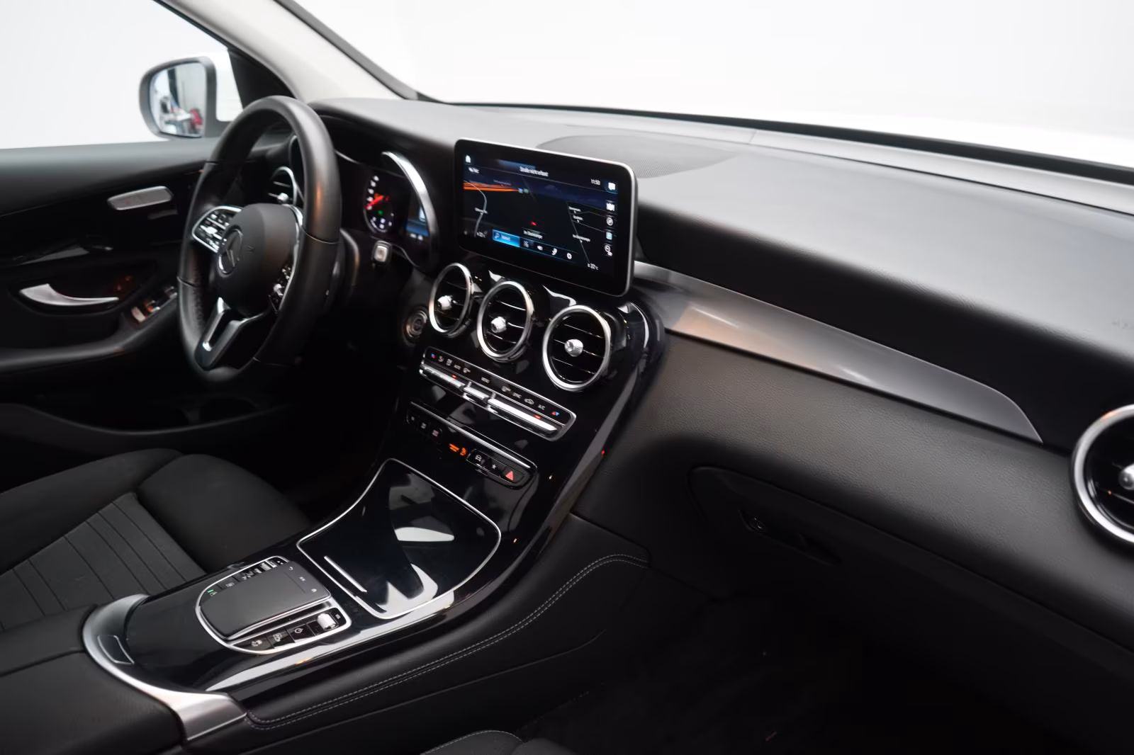 (B-721) Mercedes-Benz GLC 220 d 4Matic 9G-Tronic Autopilot/Distronic/L - Image 9