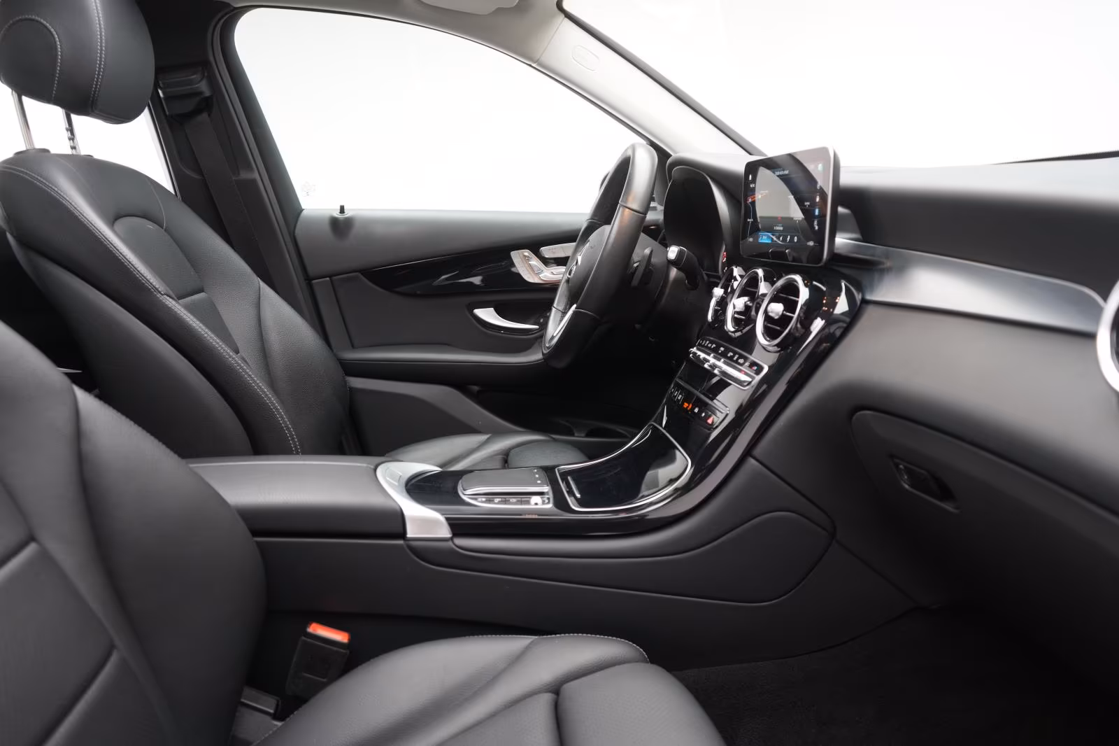 (B-354) Mercedes-Benz(Hybrid) GLC 300 de 4Matic 9G-Tronic Leder/Temp/Kamera - Image 8