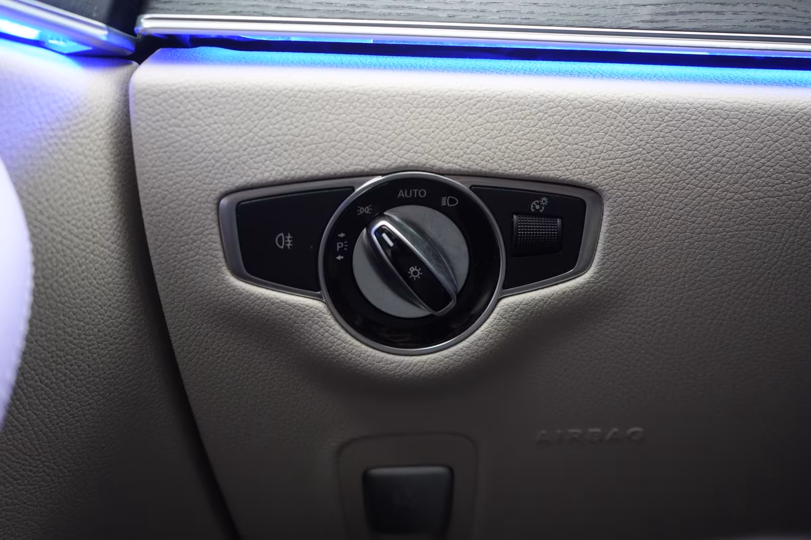 (B-368) Mercedes-Benz(Hybrid) E 300 de 4Matic T 9G-Tronic Avantgarde Distronic - Image 24