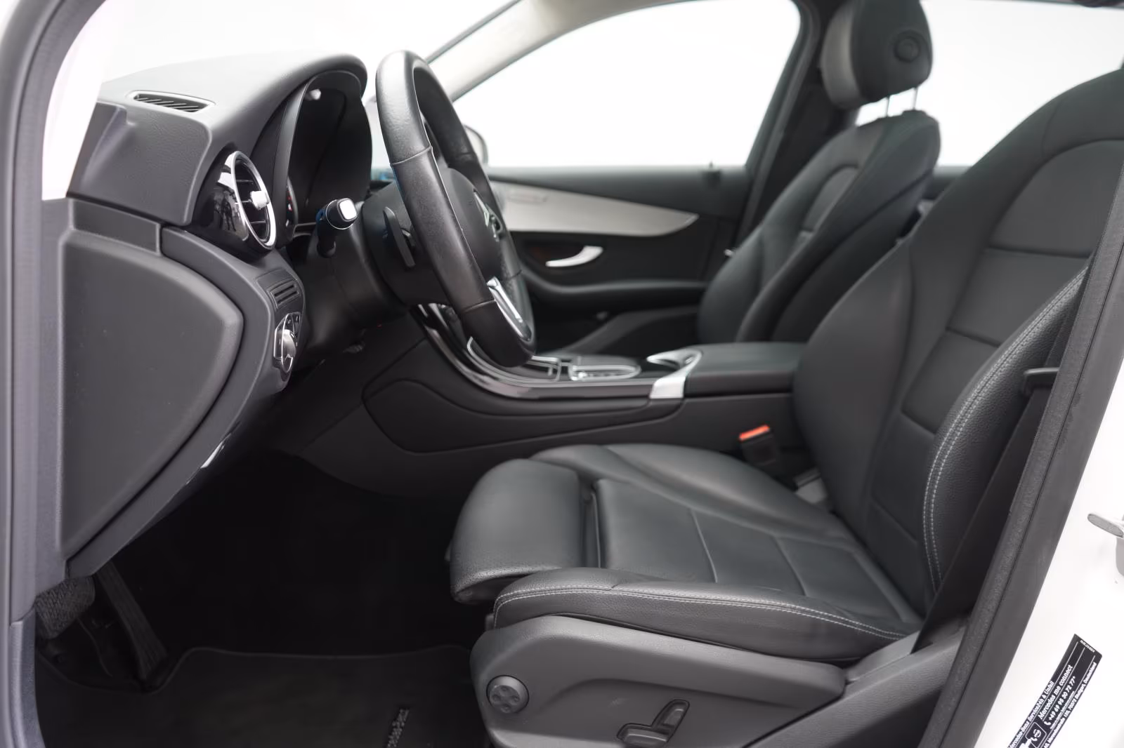 (B-216) Mercedes-Benz(Hybrid) GLC 300 de 4Matic 9G-Tronic Leder/Temp/Kamer - Image 6