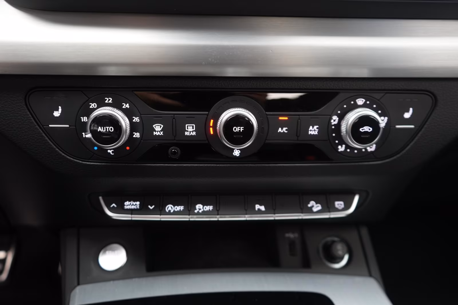 (B-249) Audi Q5 35 TDI Sportback S tronic S line Temp/Shzg/LE - Image 13