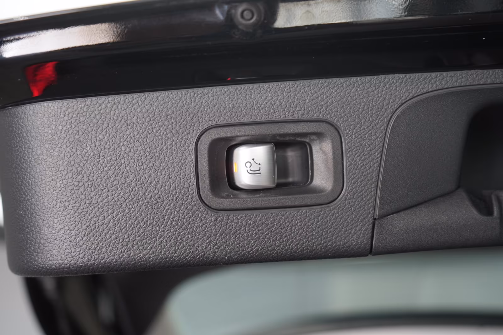 (B-376) Mercedes-Benz(Hybrid) GLC 300 e 4Matic 9G-Tronic Temp/Kamera/AHK/ - Image 27
