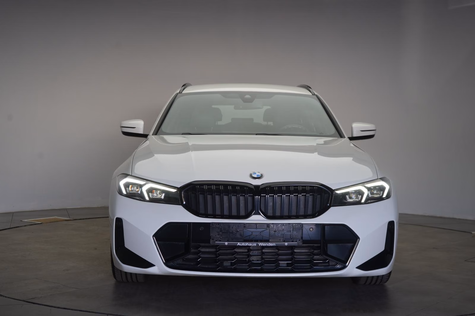 (B-768) BMW 320 d Touring M Sport HUD/Wide/Lane/Side - Image 2