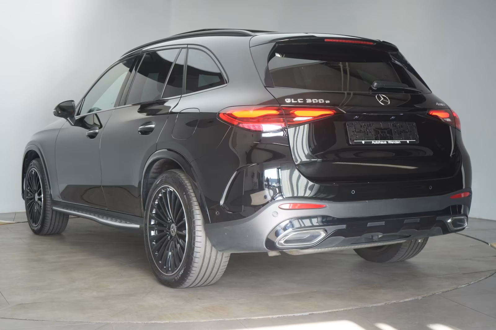 (B-232) Mercedes-Benz(Hybrid) GLC 300 e 4Matic 9G-Tronic AMG Leder/Distronic/ - Image 4
