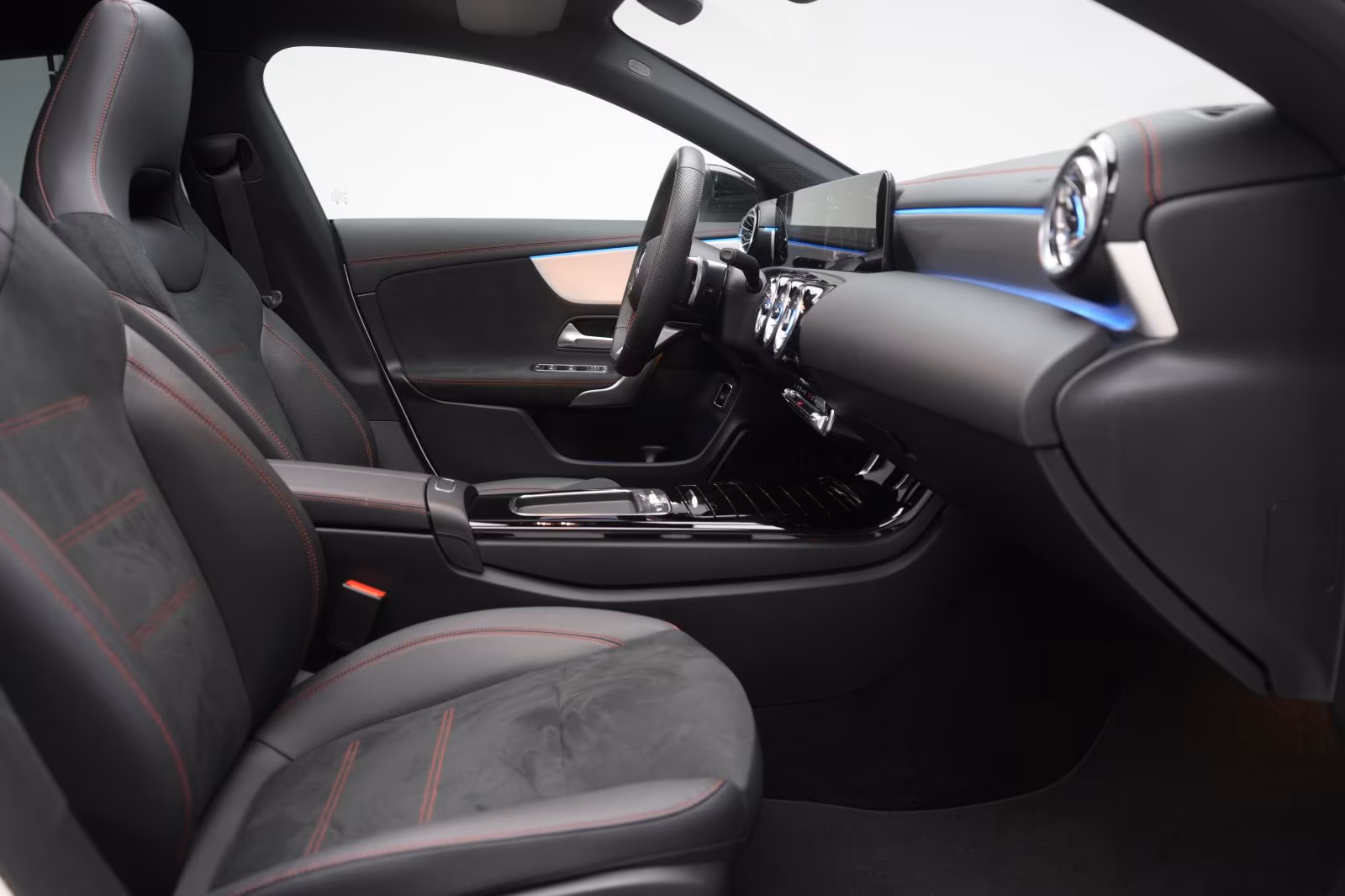 (B-531) Mercedes-Benz CLA 200 Shooting Brake 7G-DCT AMG Distronic/ - Image 9