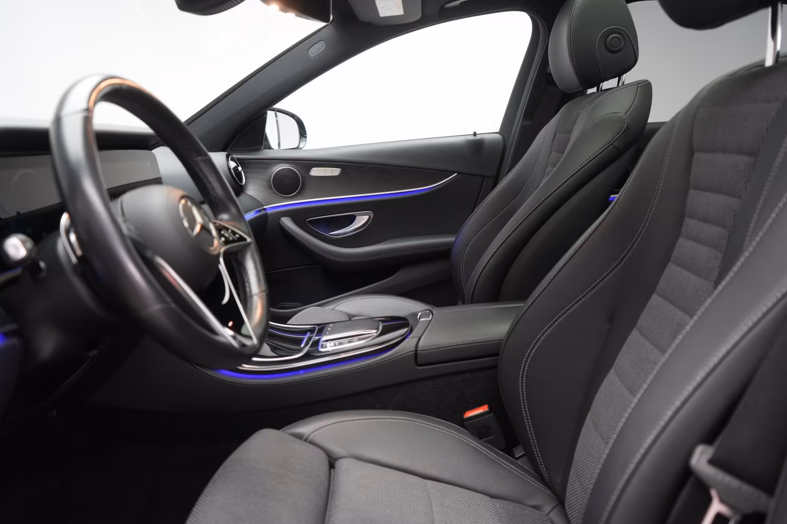 (B-647) Mercedes-Benz(Hybrid) E 300 de 9G-Tronic Avantgarde Distronic/Kamera/ - Image 6