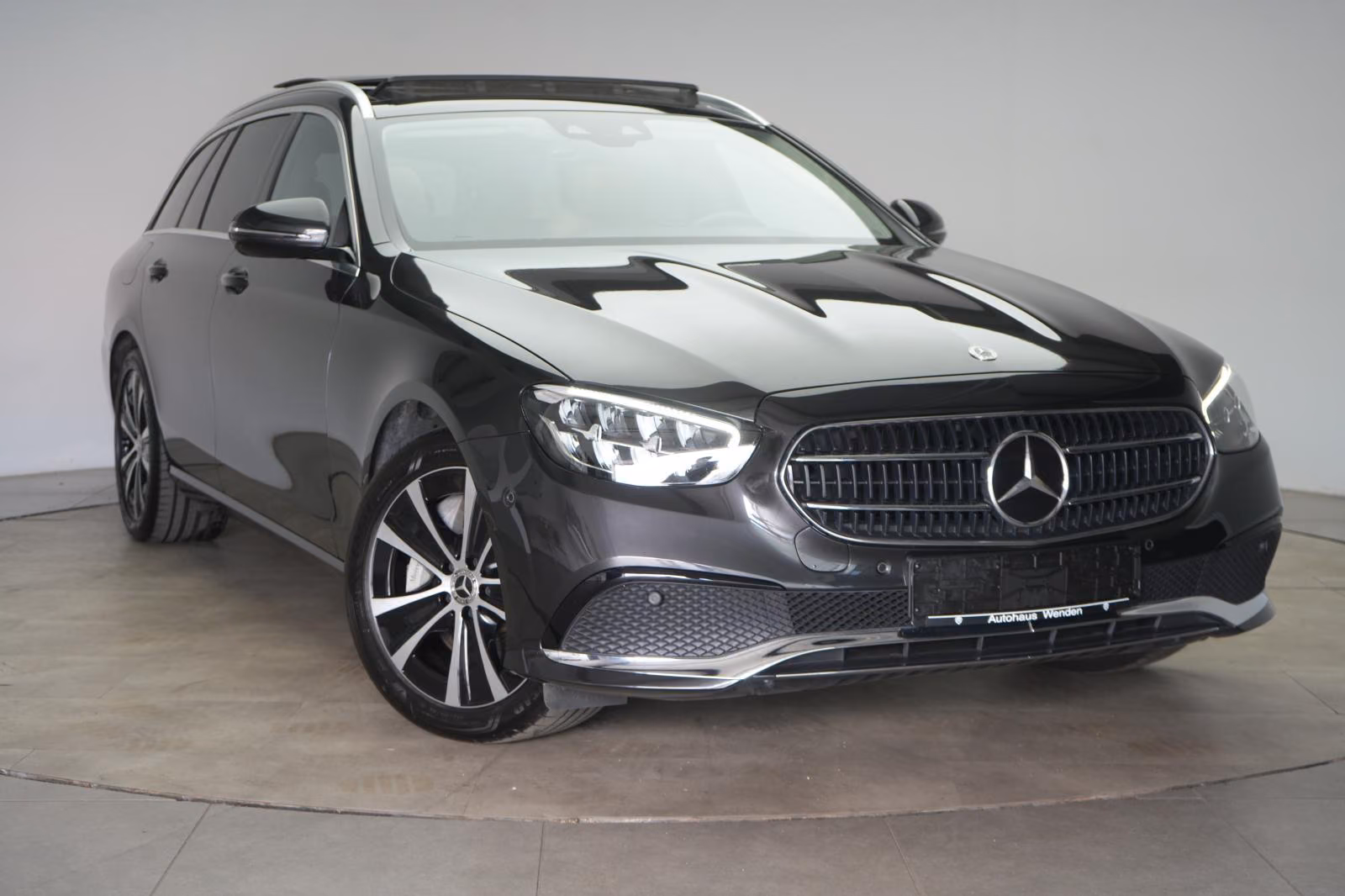 (B-193) Mercedes-Benz(Hybrid) E 300 de T 9G-TRONIC Avantgarde Leder/Distronic/ - Image 1