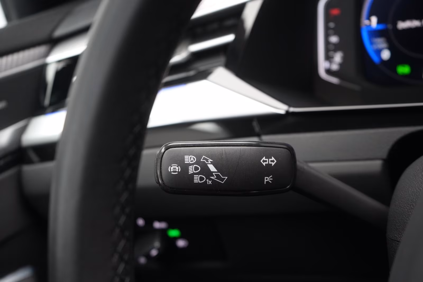 (B-605) Volkswagen Arteon Shooting Brake 2.0 TDI 4Motion DSG R-Line - Image 21