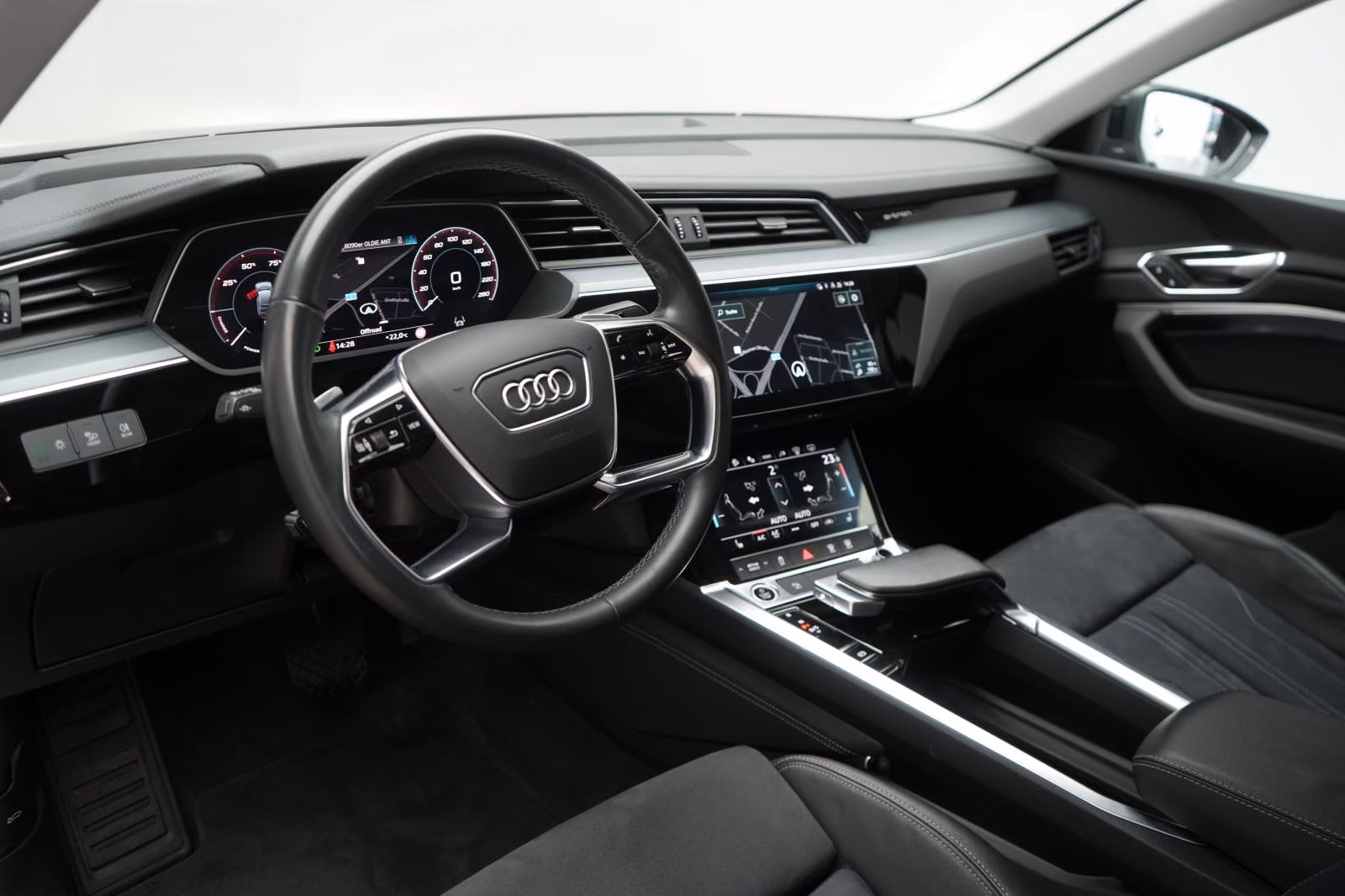 (B-653) Audi Q8 e-tron Sportback 55 quattro advanced - Image 8