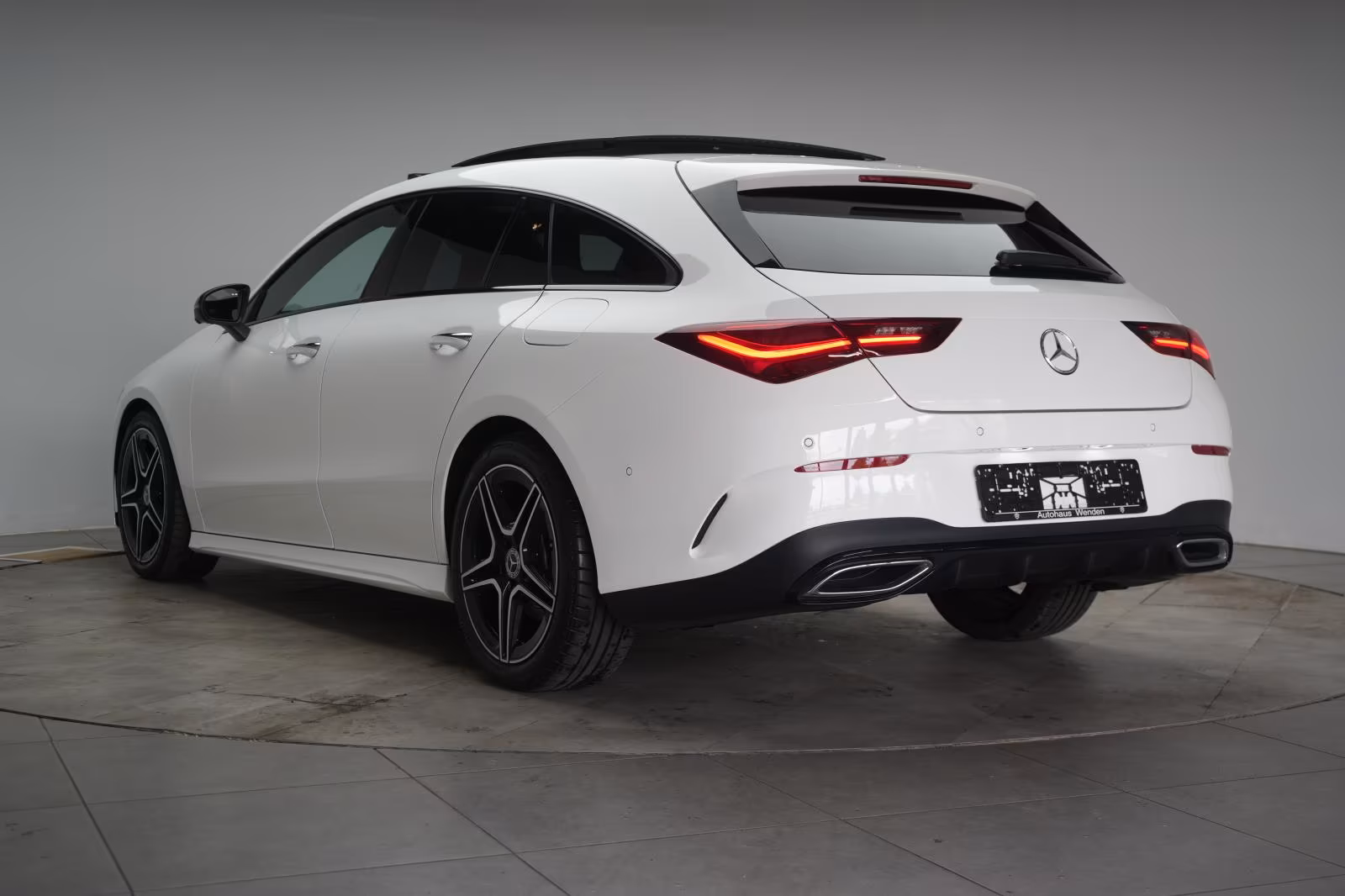 (B-531) Mercedes-Benz CLA 200 Shooting Brake 7G-DCT AMG Distronic/ - Image 4