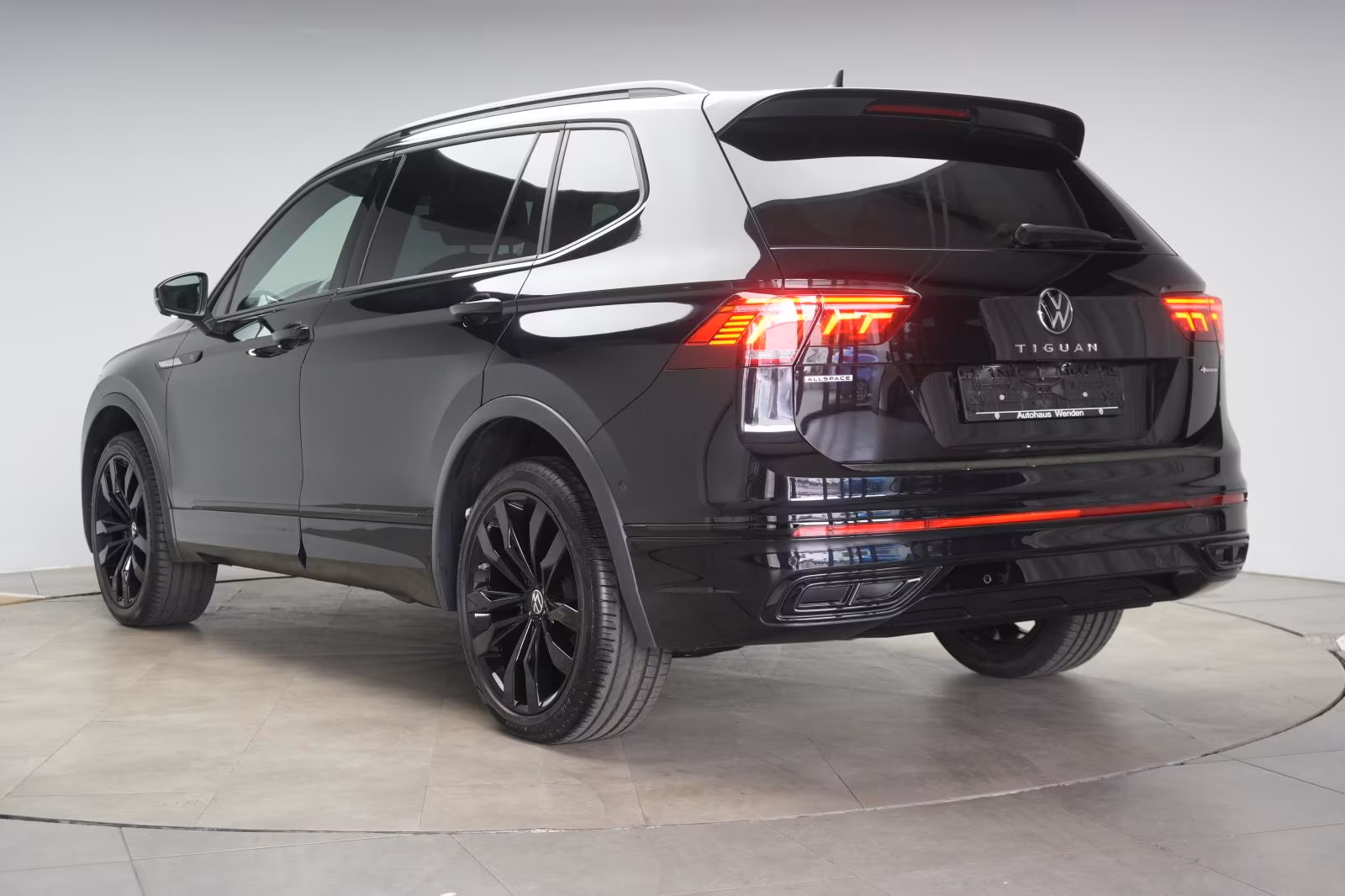 (B-249) Volkswagen Tiguan Allspace 2.0 TDI 4 Motion R line ACC/Kame - Image 4