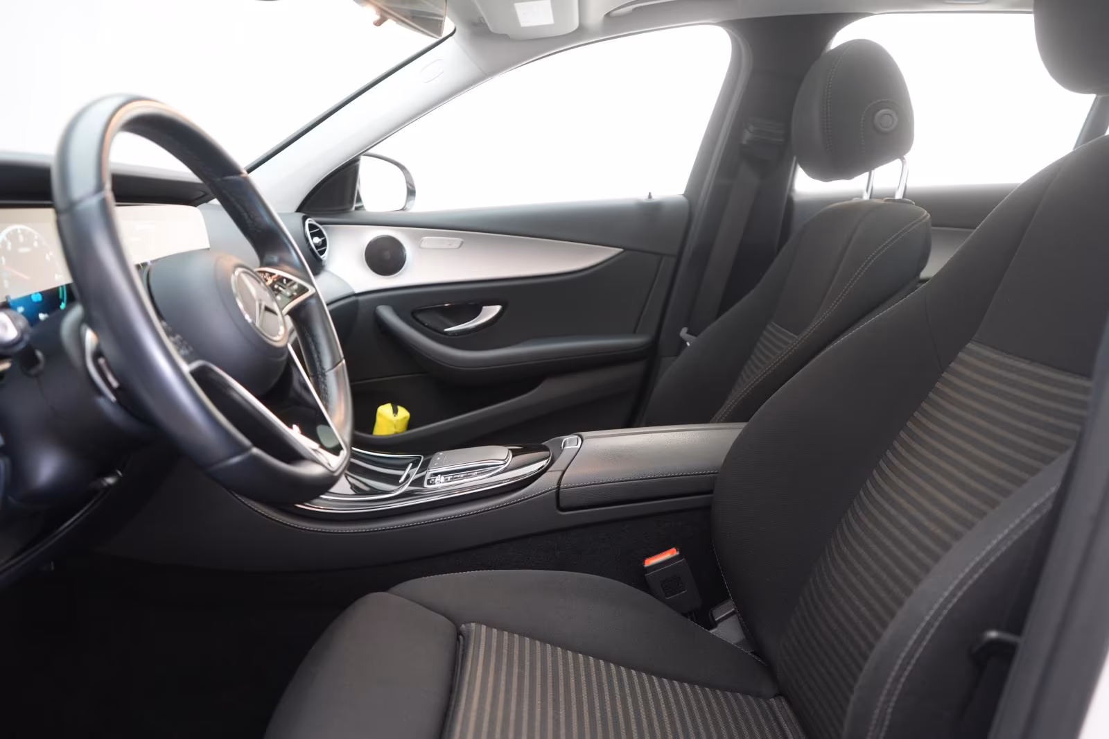 (B-201) Mercedes-Benz(Hybrid) E 300 de 4Matic T 9G-Tronic Temp/Kamera/Pano - Image 6