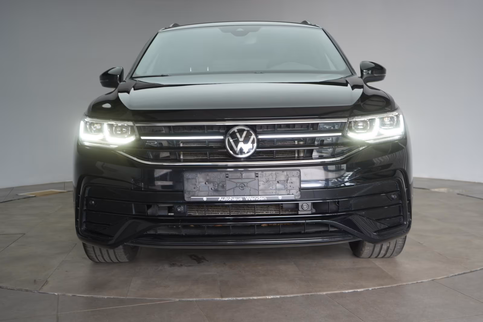 (B-373) Volkswagen Tiguan Allspace 2.0 TDI SCR 4Motion DSG R-Line - Image 2