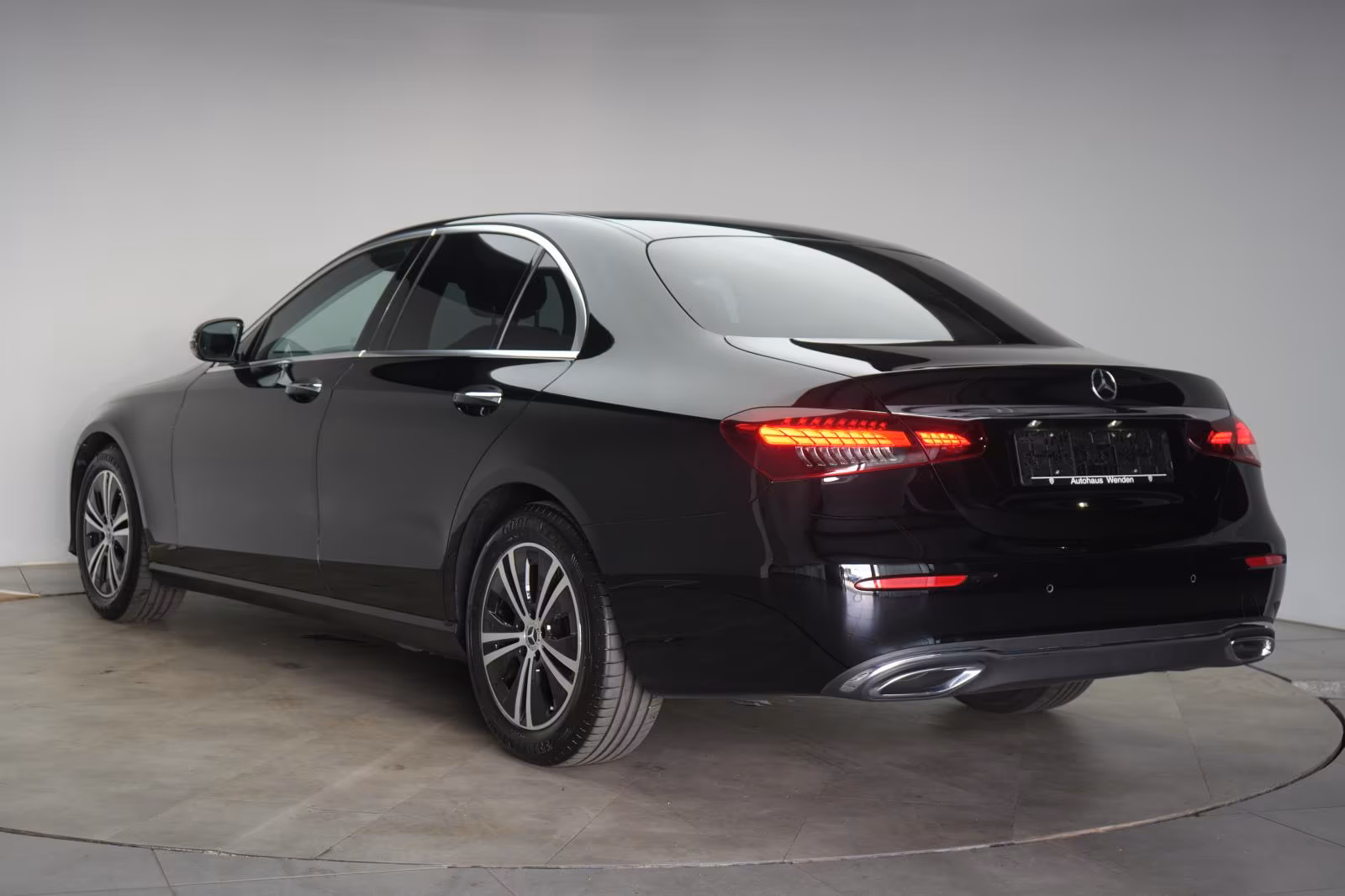 (B-772) Mercedes-Benz E 220 d 9G-Tronic Avantgarde CarPlay/Distronic/B - Image 4