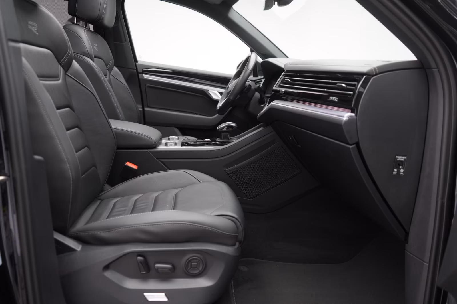 (B-417) Volkswagen Touareg 3.0 V6 TDI 4Motion R-Line Leder/ACC/Kame - Image 9