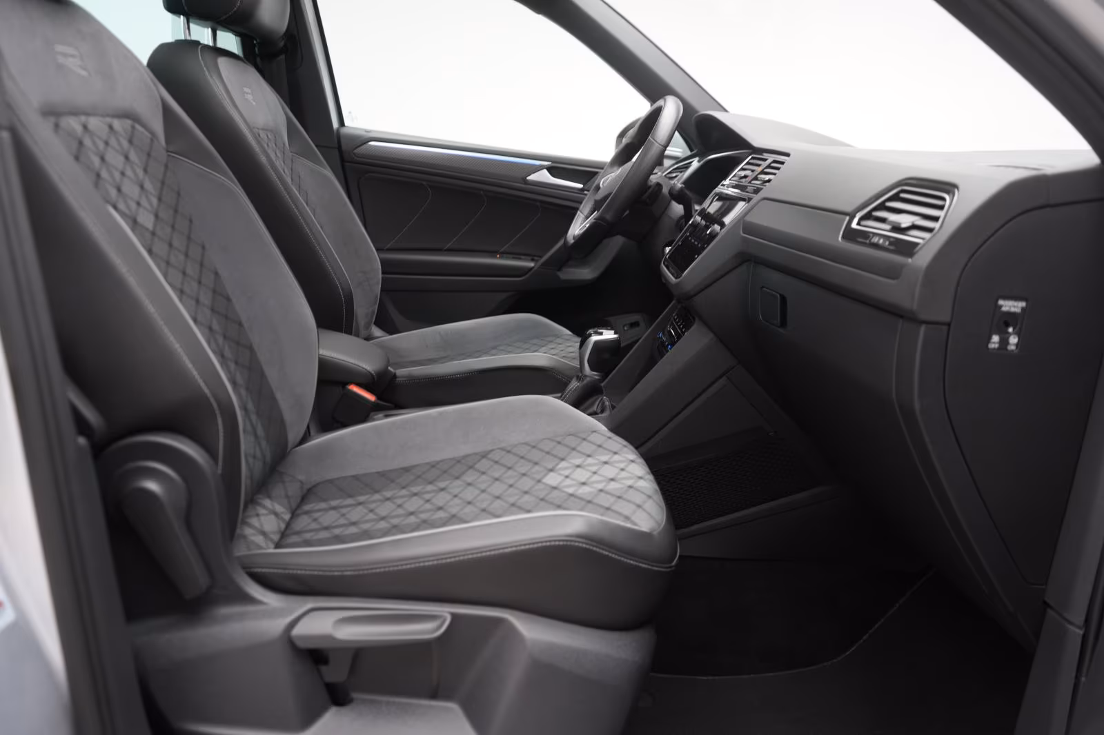 (B-553) Volkswagen Tiguan 1,5 TSI R line ACC/Kamera/Virtual/H&K/Pan - Image 9
