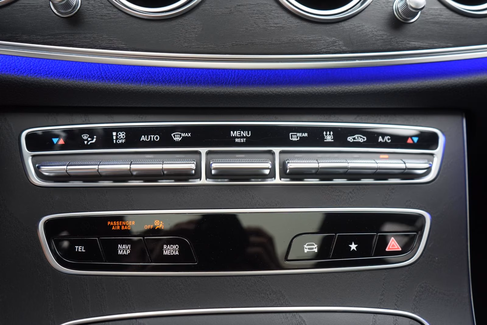 (B-150) Mercedes-Benz(Hybrid) E 300 e T AMG Distronic/Kamera/Pano/Carplay/Lane - Image 22