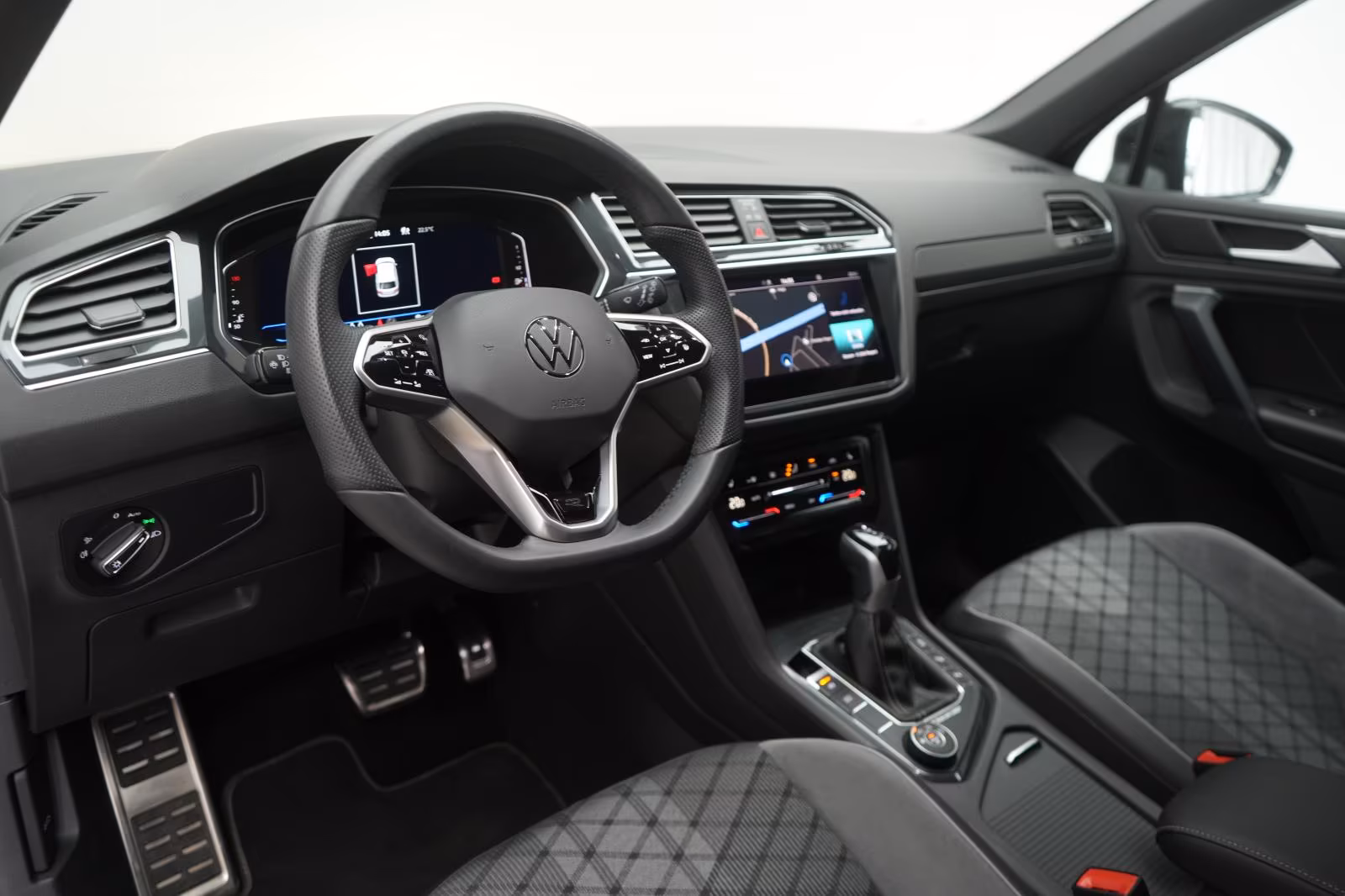 (B-301) Volkswagen Tiguan 2.0 TDI 4Motion DSG R line ACC/Kamera/Vir - Image 8