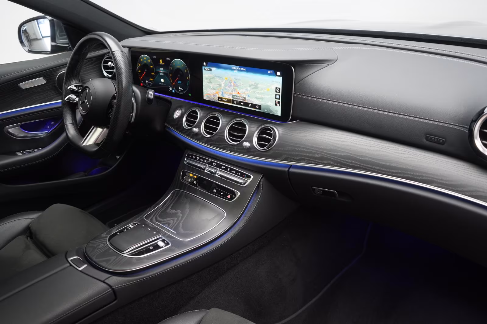 (B-355) Mercedes-Benz(Hybrid) E 300 de 9G-Tronic AMG Distronic/Kamera/Pano/L - Image 10