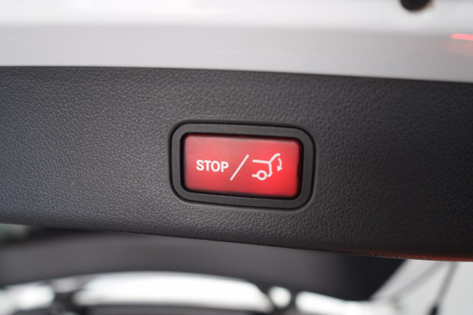(B-678) Mercedes-Benz GLC 220 d 4Matic 9G-Tronic Avantgarde Distroni - Image 25