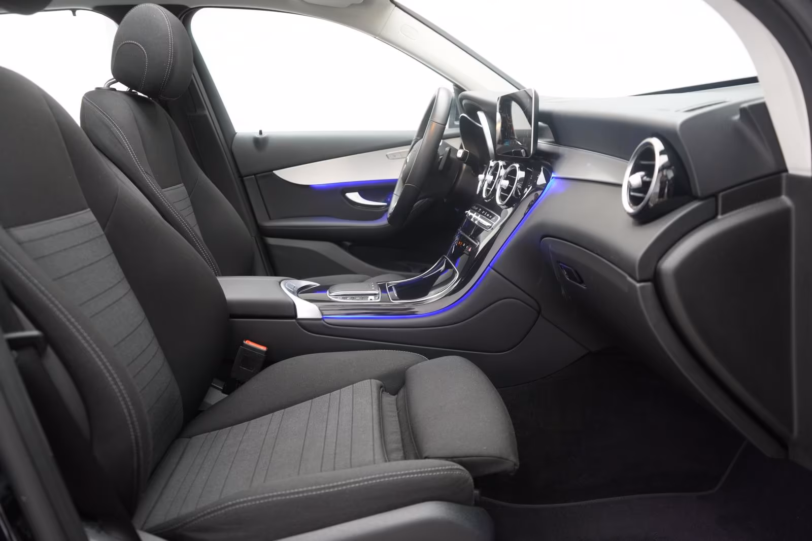 (B-482) Mercedes-Benz(Hybrid) GLC 300 de 4Matic 9G-Tronic Temp/Kamera/HUD - Image 9