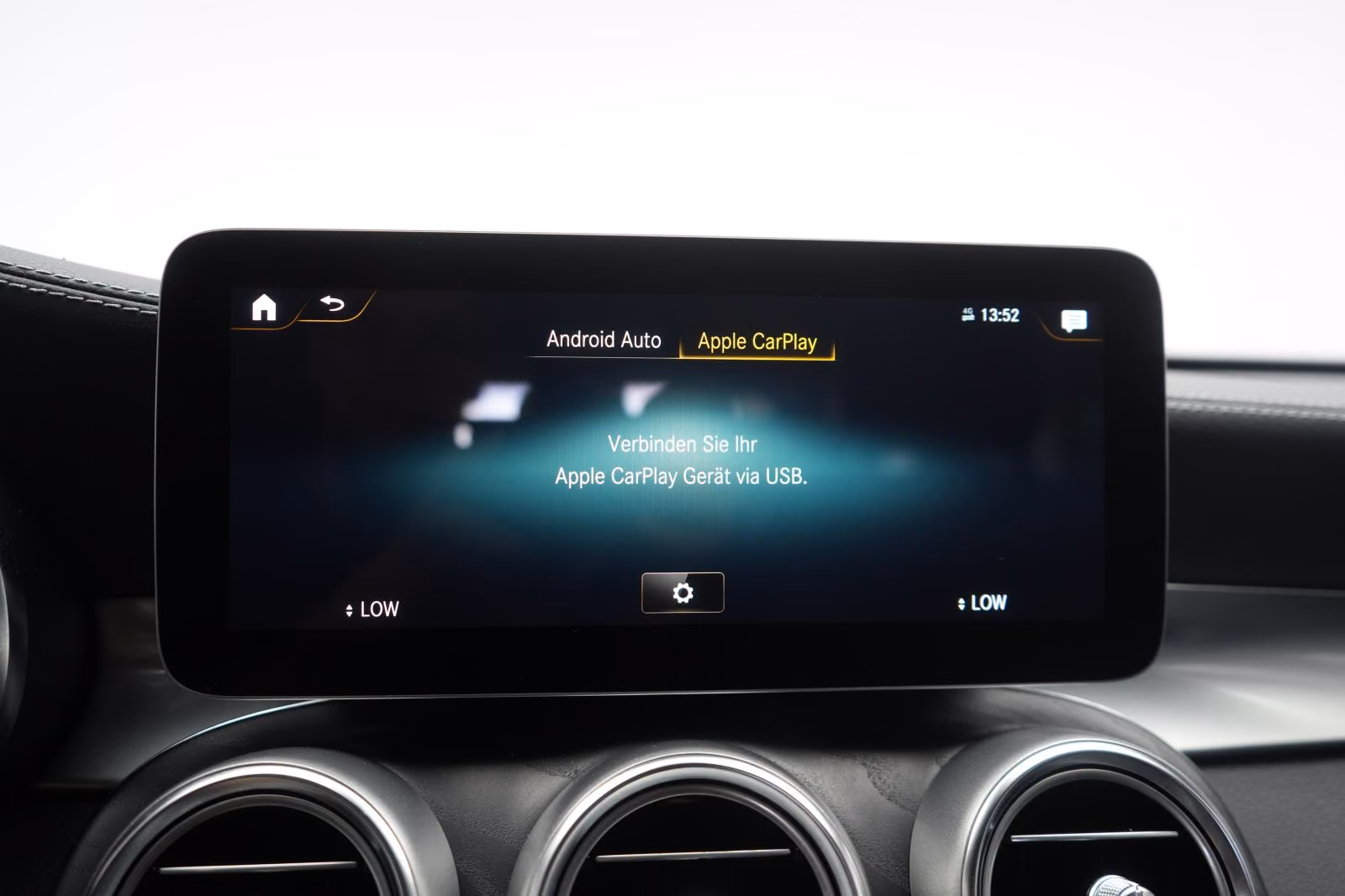 (B-515) Mercedes-Benz(Hybrid) GLC 300 de 4Matic 9G-Tronic AMG CarPlay/Tem - Image 19