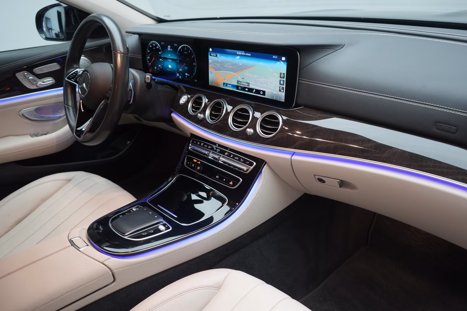 (B-349) Mercedes-Benz(Hybrid) E 300 de T 9G-Tronic AMG Leder/Distronic/Kamer - Image 10