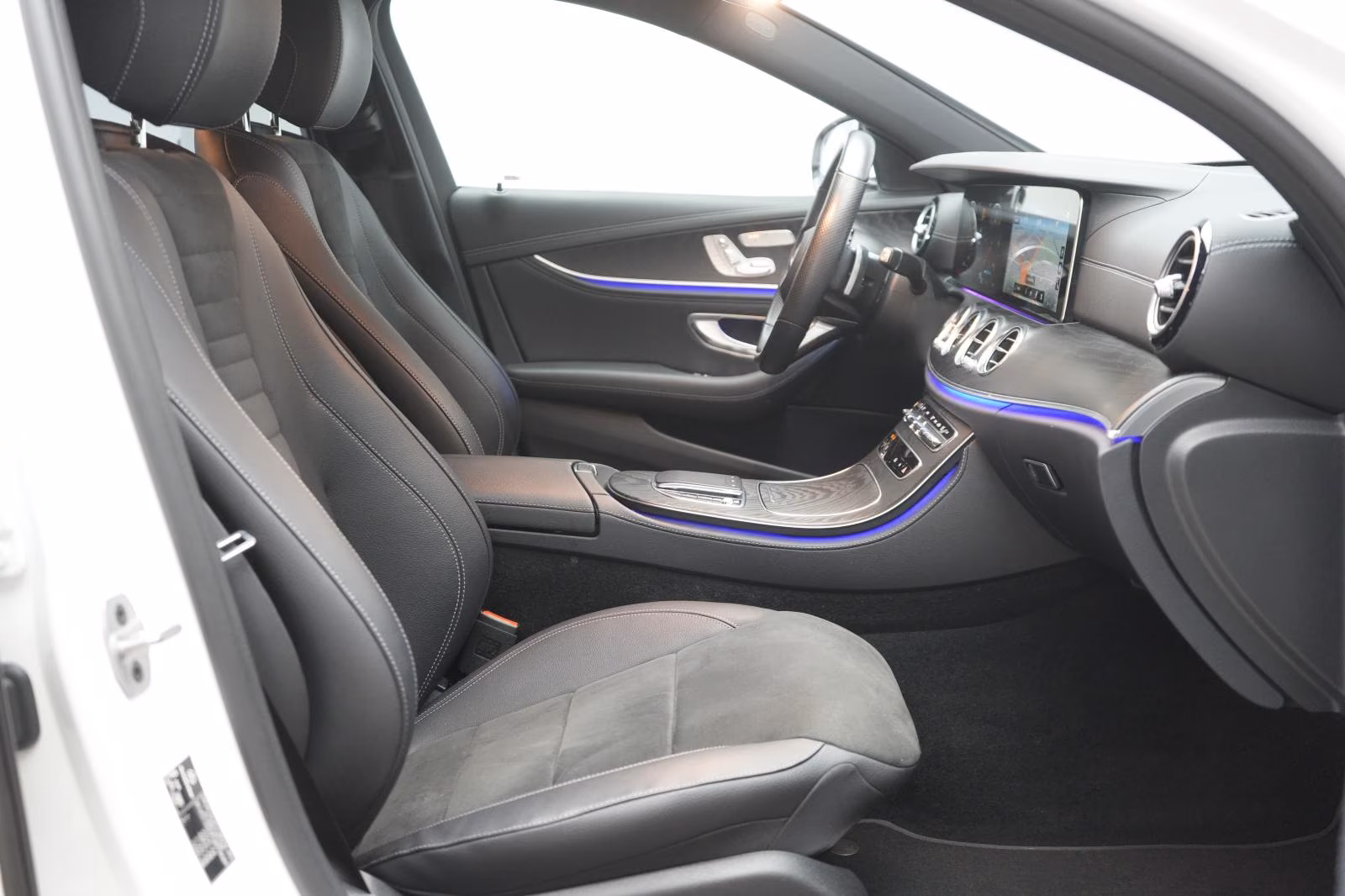 (B-134) Mercedes-Benz E 220 d T 9G-Tronic AMG Distronic/Kamera/AHK/L - Image 9