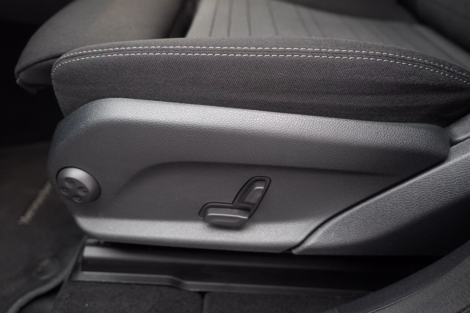(B-582) Mercedes-Benz GLC 220 d 4Matic 9G-TRONIC Temp/Kamera/HU - Image 24