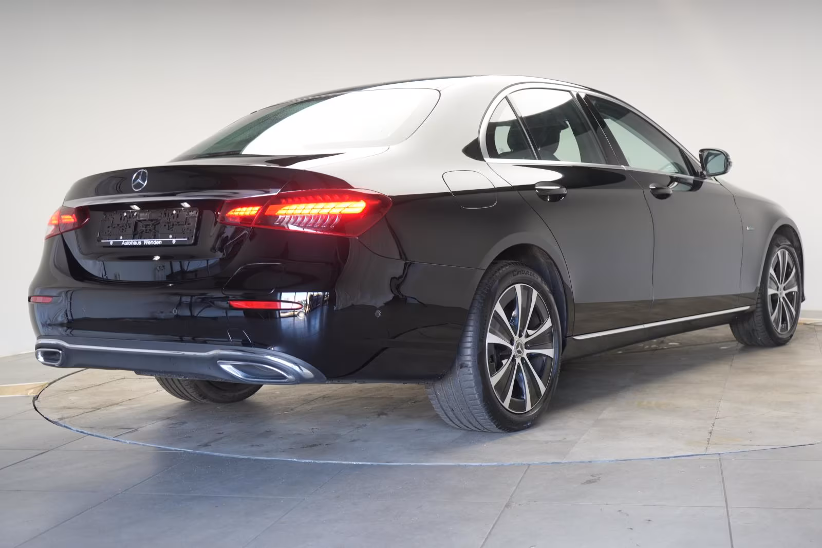 (B-128) Mercedes-Benz(Hybrid) E 300 de 9G-Tronic Exclusive Leder/Distronic/Ka - Image 5