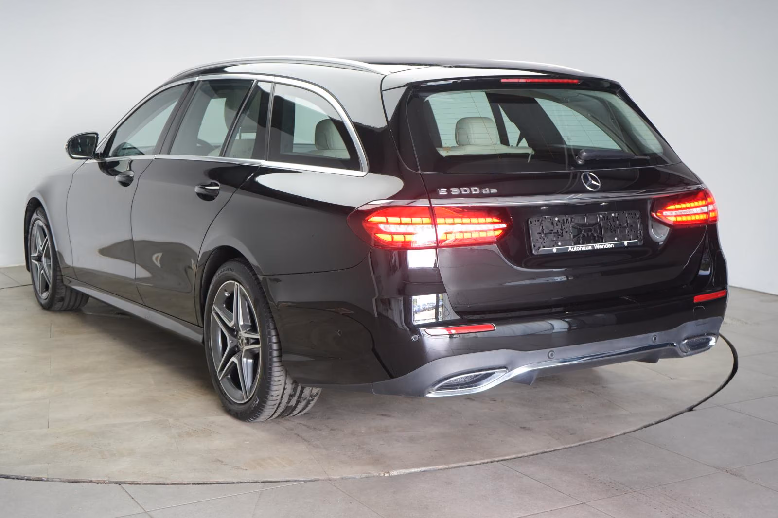 (B-724) Mercedes-Benz(Hybrid) E 300 de T 9G-Tronic AMG CarPlay/Temp/Kamera - Image 4