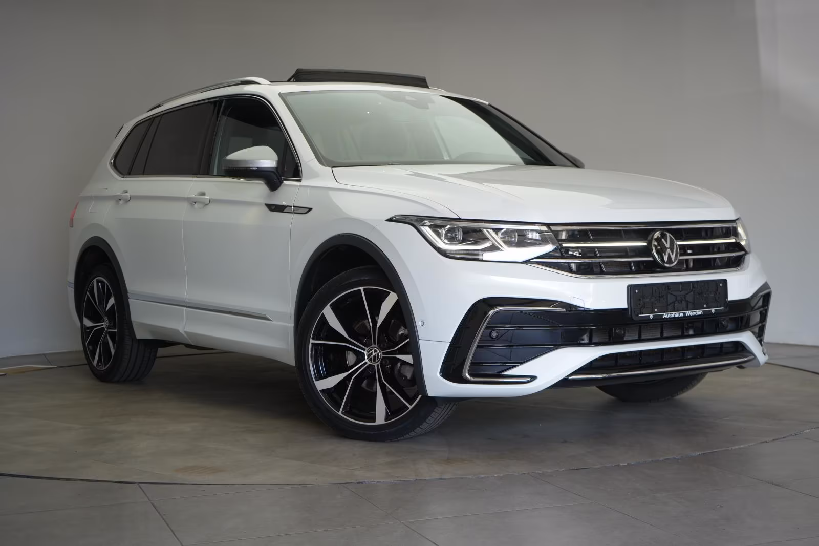 (B-063) Volkswagen Tiguan Allspace 2.0 TDI 4Motion DSG R-Line ACC/V - Image 1