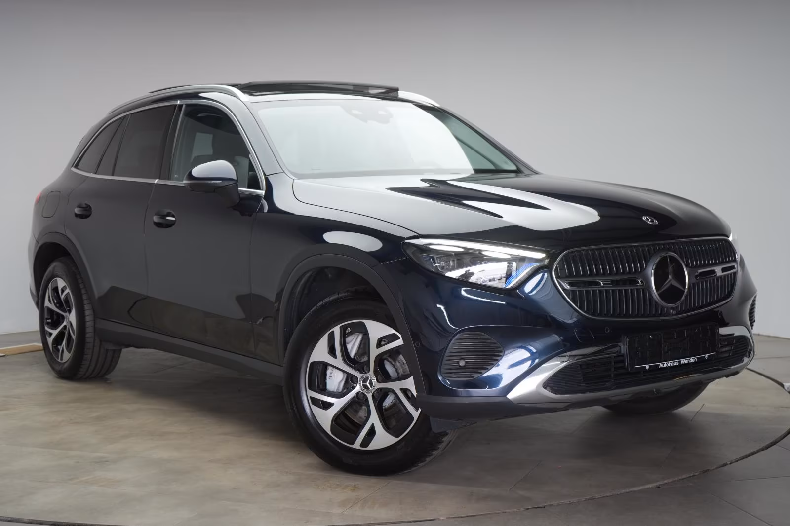(B-398) Mercedes-Benz GLC 300 de 4Matic 9G-Tronic Avantgarde Leder/Dis - Image 1