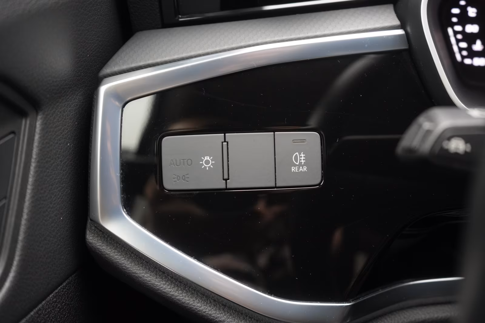 (B-254) Audi Q3 35 TFSI S tronic advanced CarPlay/Temp/Virtua - Image 19