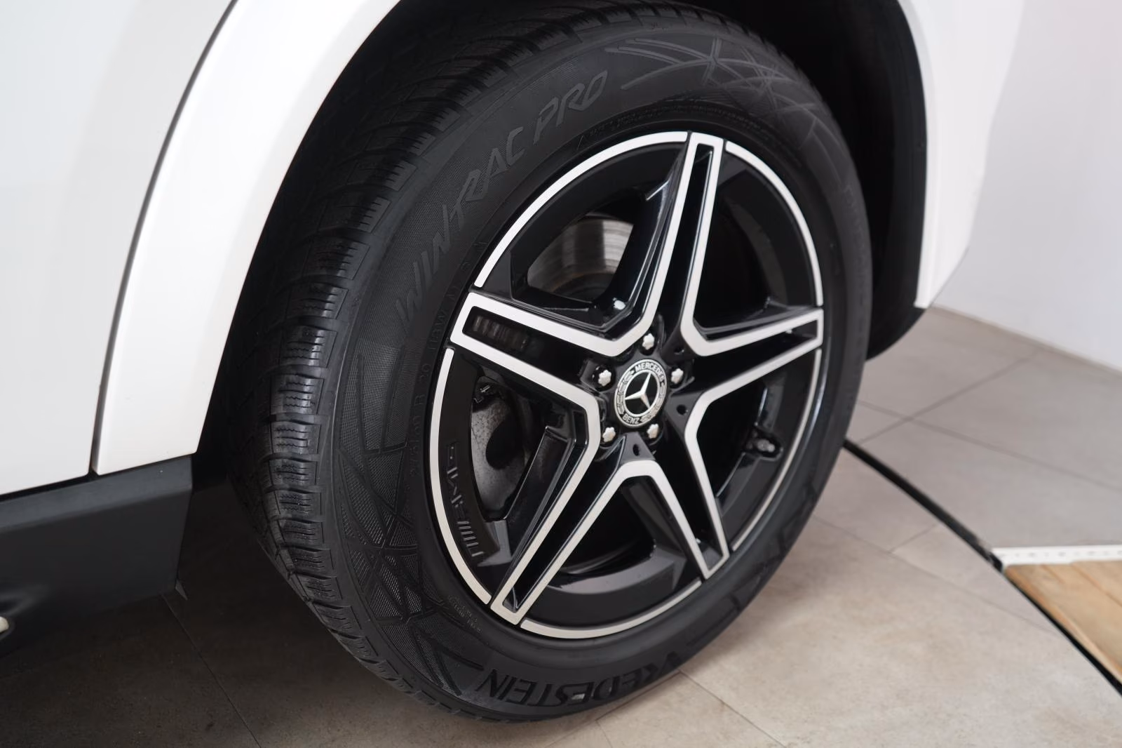 (B-410) Mercedes-Benz GLE 350 d 4Matic 9G-T AMG Line - Image 26