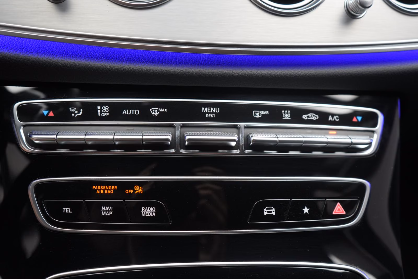 (B-330) Mercedes-Benz(Hybrid) E 300 de 4Matic T 9G-Tronic AMG Kamera/AHK/Wide - Image 20