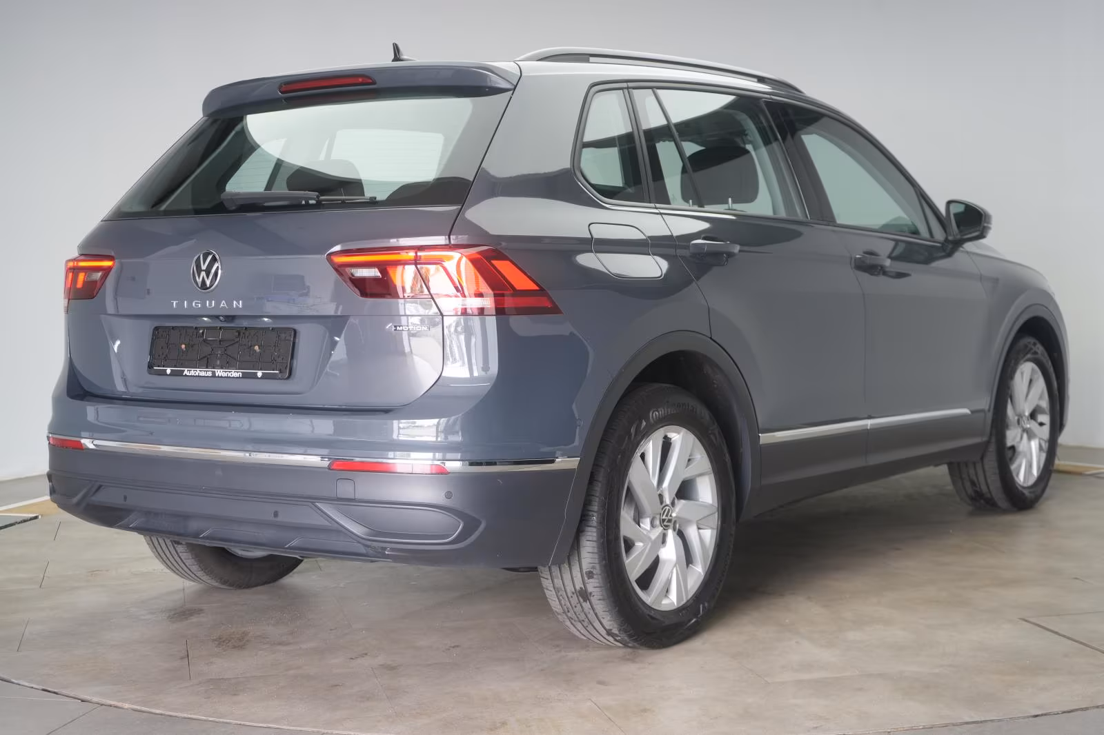 (B-133) Volkswagen Tiguan 2.0 TDI 4Motion DSG Navi/ACC/AHK - Image 5