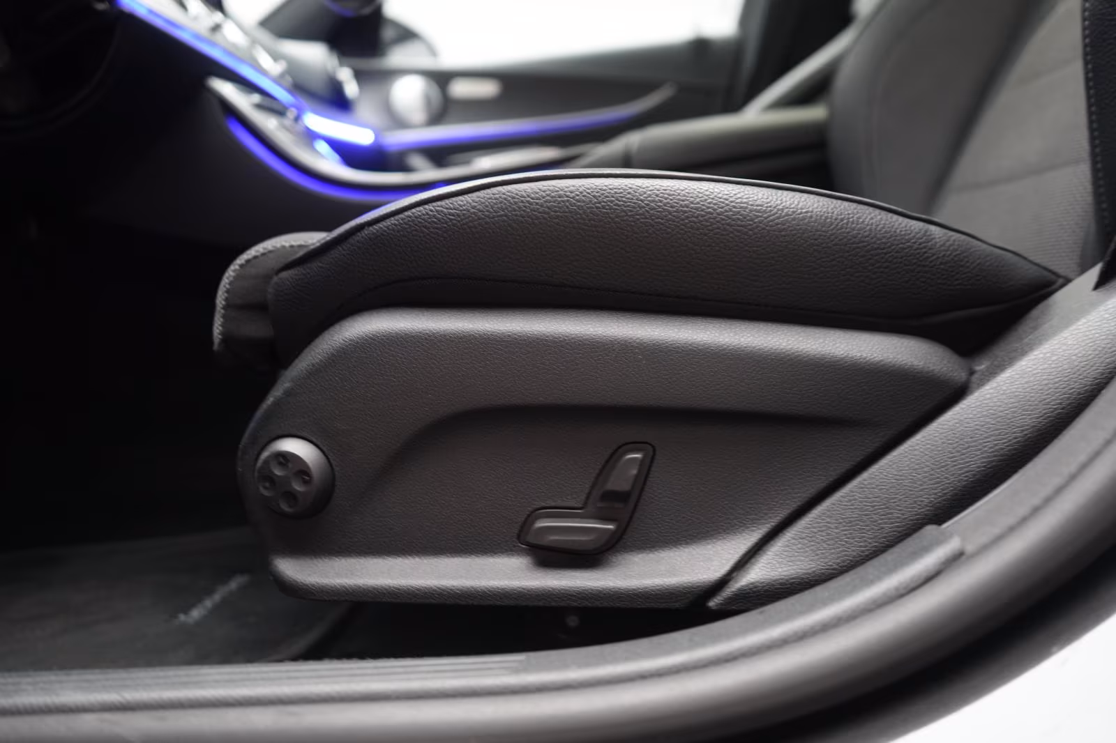 (B-481) Mercedes-Benz(Hybrid) E 300 de T 9G-Tronic AMG Distronic/Kamera/Bur - Image 22