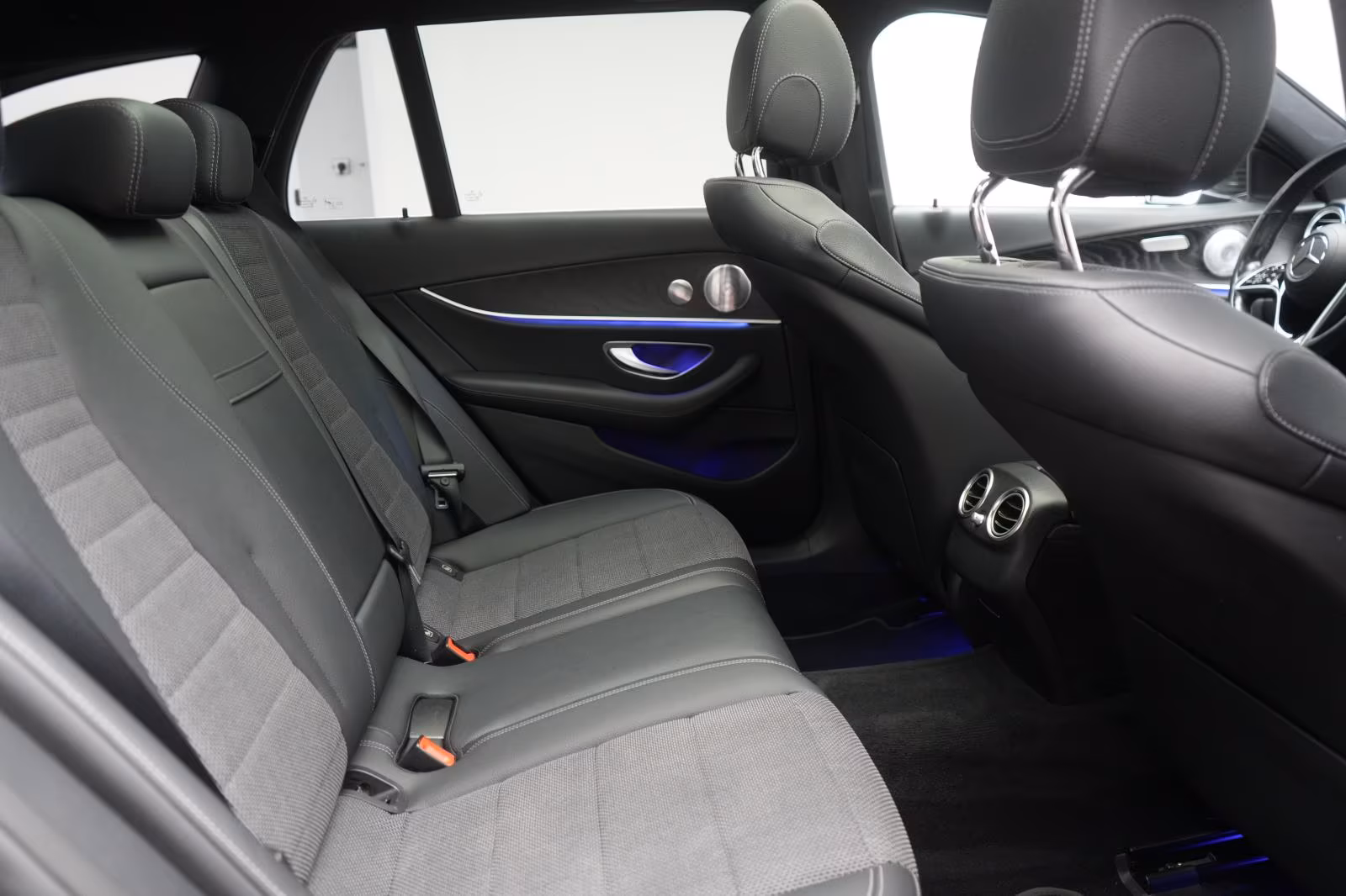 (B-481) Mercedes-Benz(Hybrid) E 300 de T 9G-Tronic AMG Distronic/Kamera/Bur - Image 11