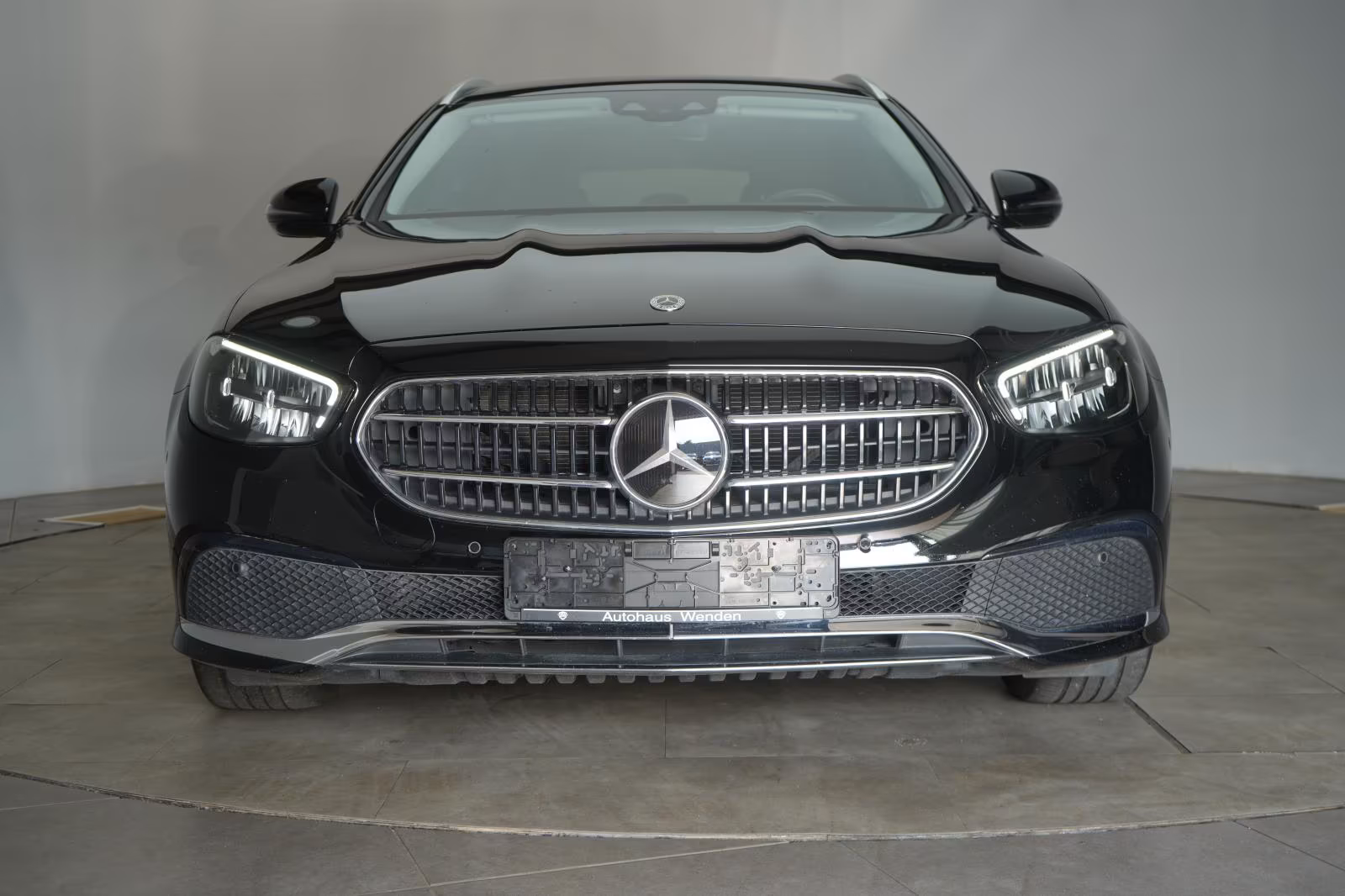 (B-250) Mercedes-Benz E 220 d 4Matic T 9G-Tronic Distronic/Kamera/Burm - Image 2