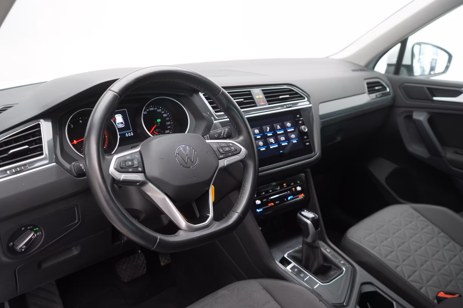 (B-040) Volkswagen Tiguan 1.5 TSI DSG ACC/Kamera/Lane/AHK/ - Image 7