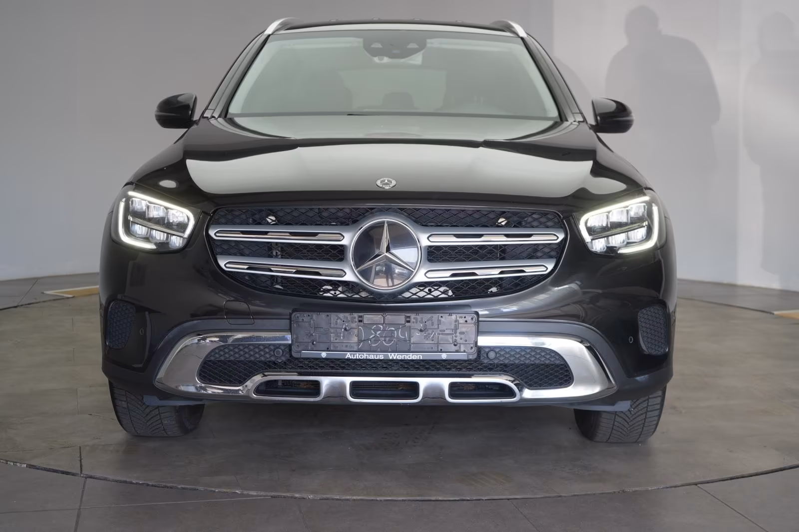 (B-088) Mercedes-Benz GLC 300 e 4Matic 9G-Tronic Distronic/Carplay/Lan - Image 2