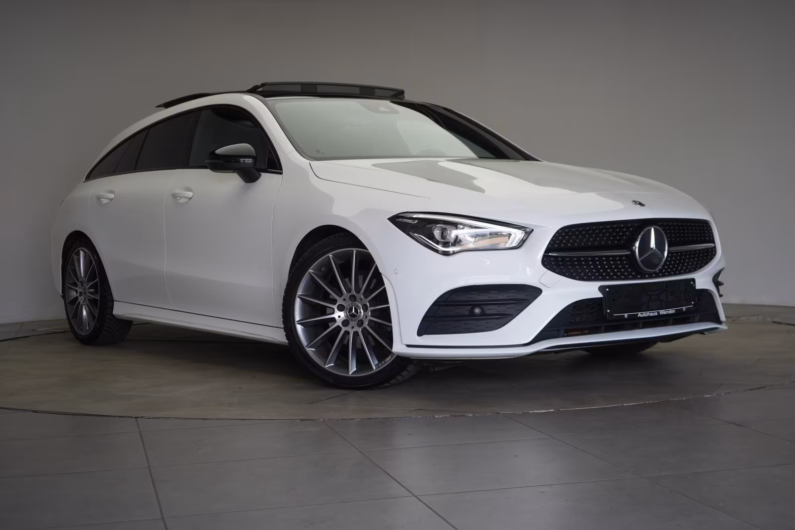(B-008) Mercedes-Benz CLA 200 Shooting Brake 7G-DCT AMG CarPlay/Te - Image 1