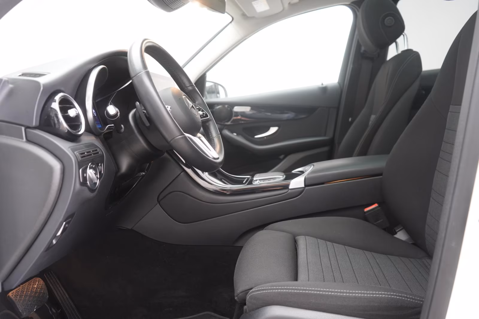 (B-728) Mercedes-Benz GLC 220 d 4Matic 9G-Tronic Distronic/Kamera/Pan - Image 6