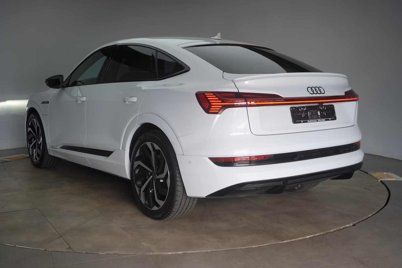 (B-581) Audi e-tron Sportback 55 quattro S line Matrix/Kamera - Image 4