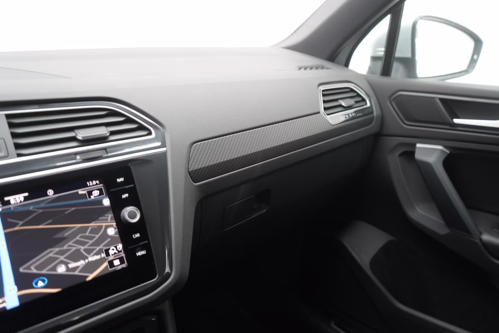 (B-648) Volkswagen Tiguan 2.0 TDI DSG R line ACC/Lane/Appconnect/AH - Image 19