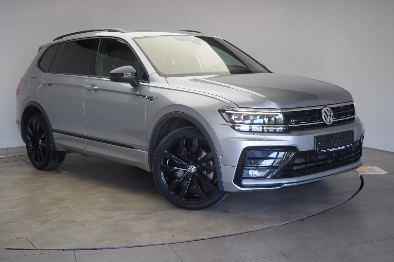 (B-592) Volkswagen Tiguan Allspace 2.0 TDI 4Motion DSG Highline R l - Image 1
