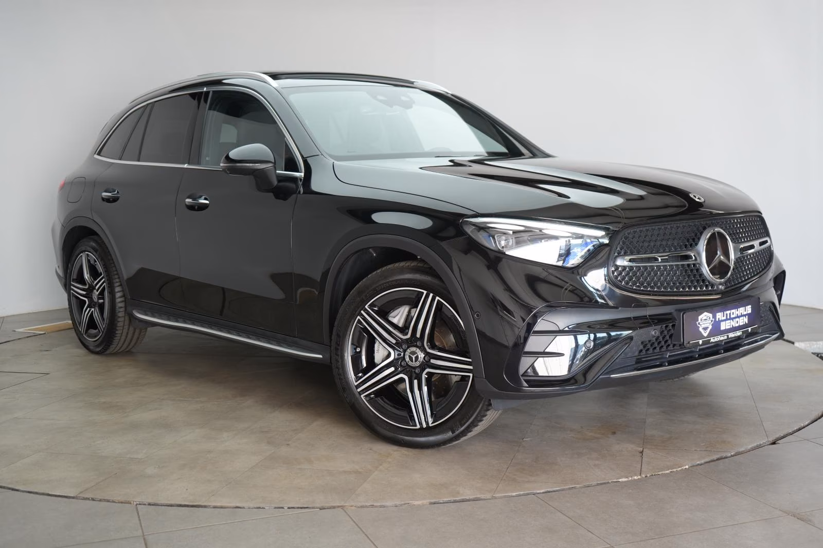 (B-542) Mercedes-Benz GLC 300 4Matic 9G-T AMG Leder/HUD/Distronic/ - Image 1