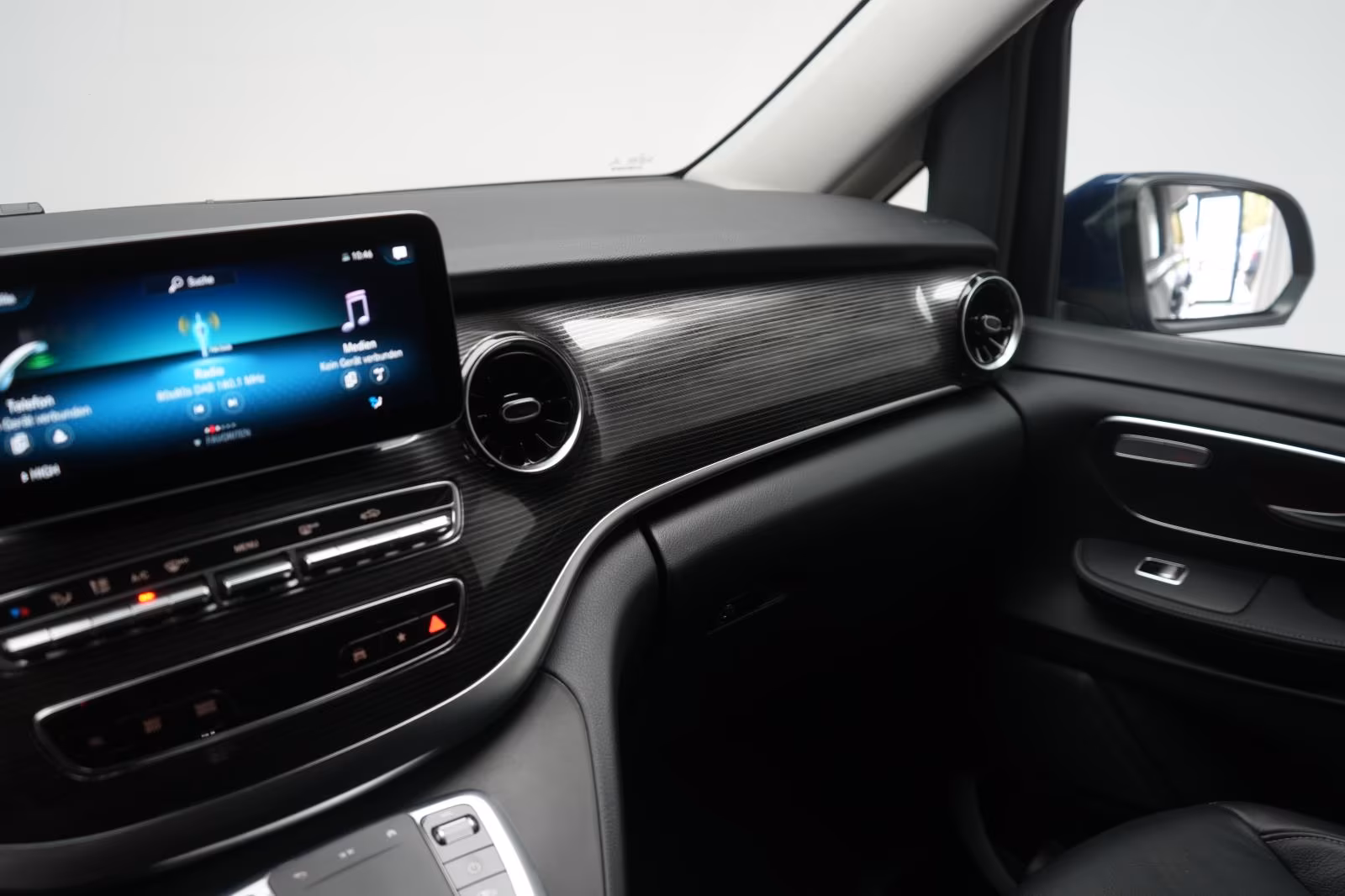 (B-342) Mercedes-Benz V 220 d kompakt 9G-Tronic Avantgarde Led - Image 21