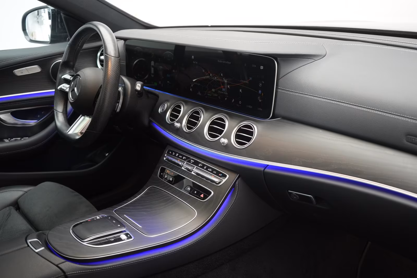(B-575) Mercedes-Benz(Hybrid) E 300 de 4Matic 9G-Tronic AMG Distronic/Kamera/P - Image 10
